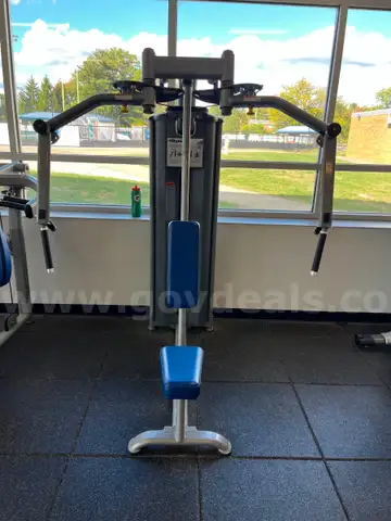 Paramount Pec Fly / Rear Delt