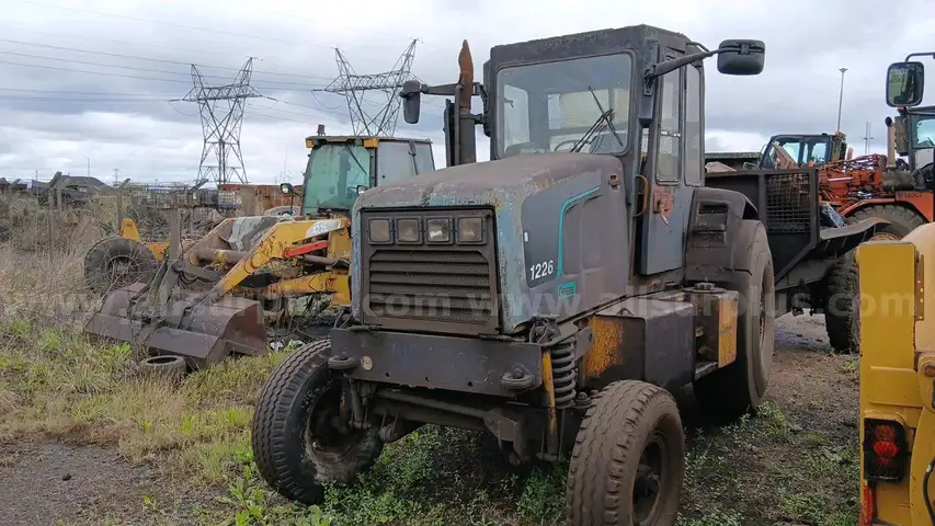 Bell 1226 Tractor - Runner