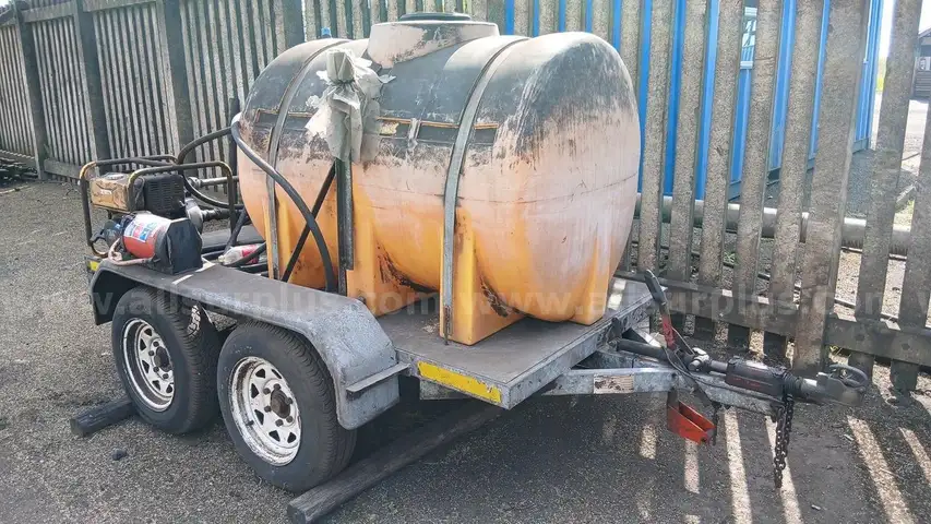 Double Axle Tanker Trailer with Pump