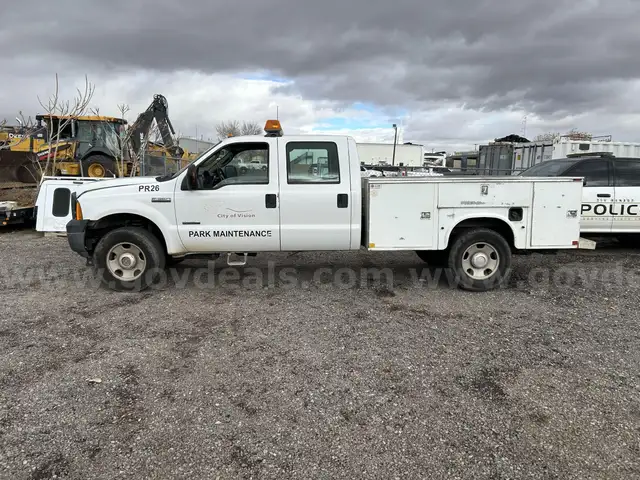 2007 Ford F-350 SD XL Crew Cab Long Bed 4WD