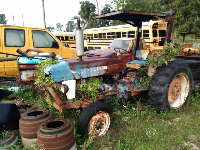Ford Tractor 3910