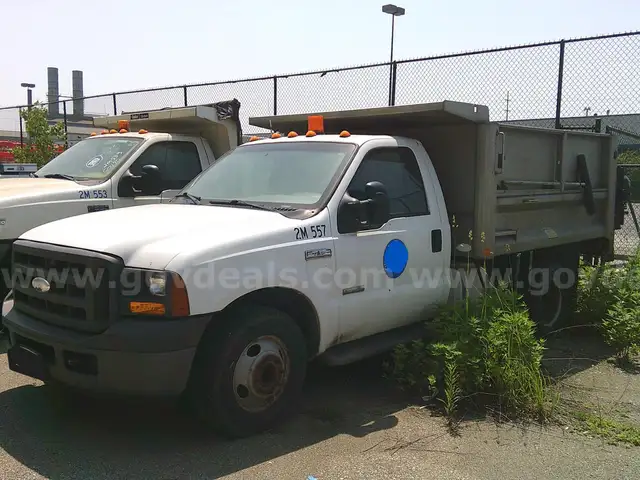 2005 Ford F-350 Dump Truck