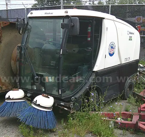 2005 MAD-VAC Sidewalk Sweeper