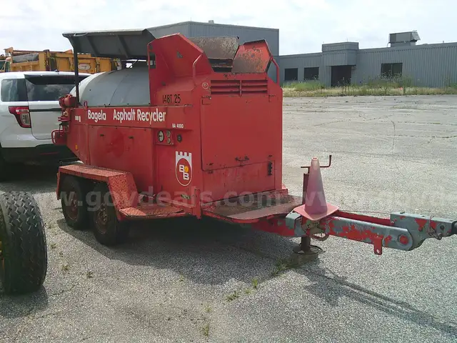 2002 BAGE Asphalt Recycler unit