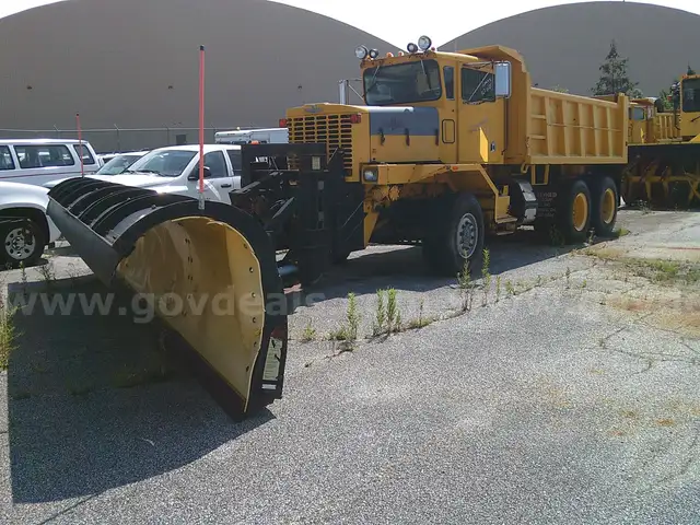 1989 OSHKOSH Snow Plow Truck