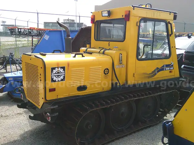 1996 Bombardier Tracked snow plow