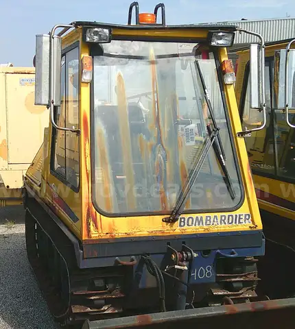 1996 Bombardier Tracked snow plow