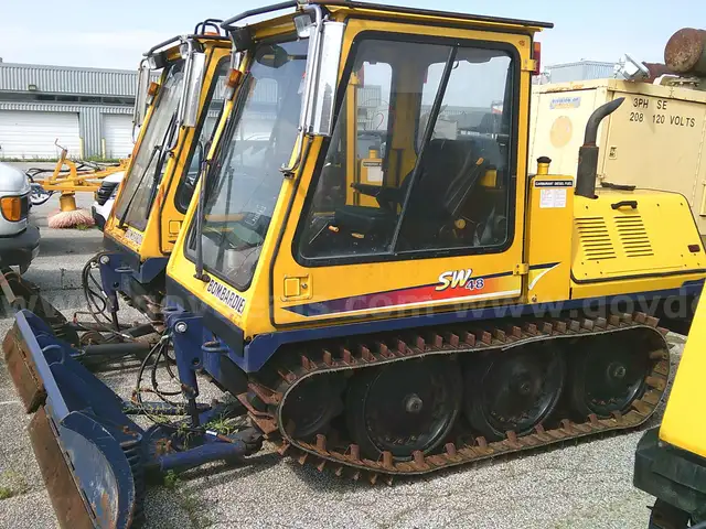 1996 Bombardier Tracked snow plow