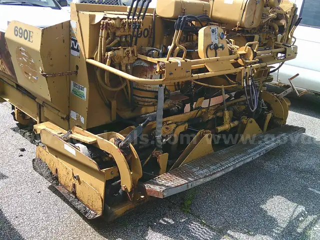 1990 Mauldin Asphalt Paver
