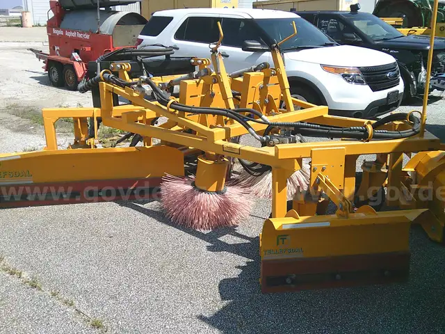 Runway Marker Lights Cleaning Unit