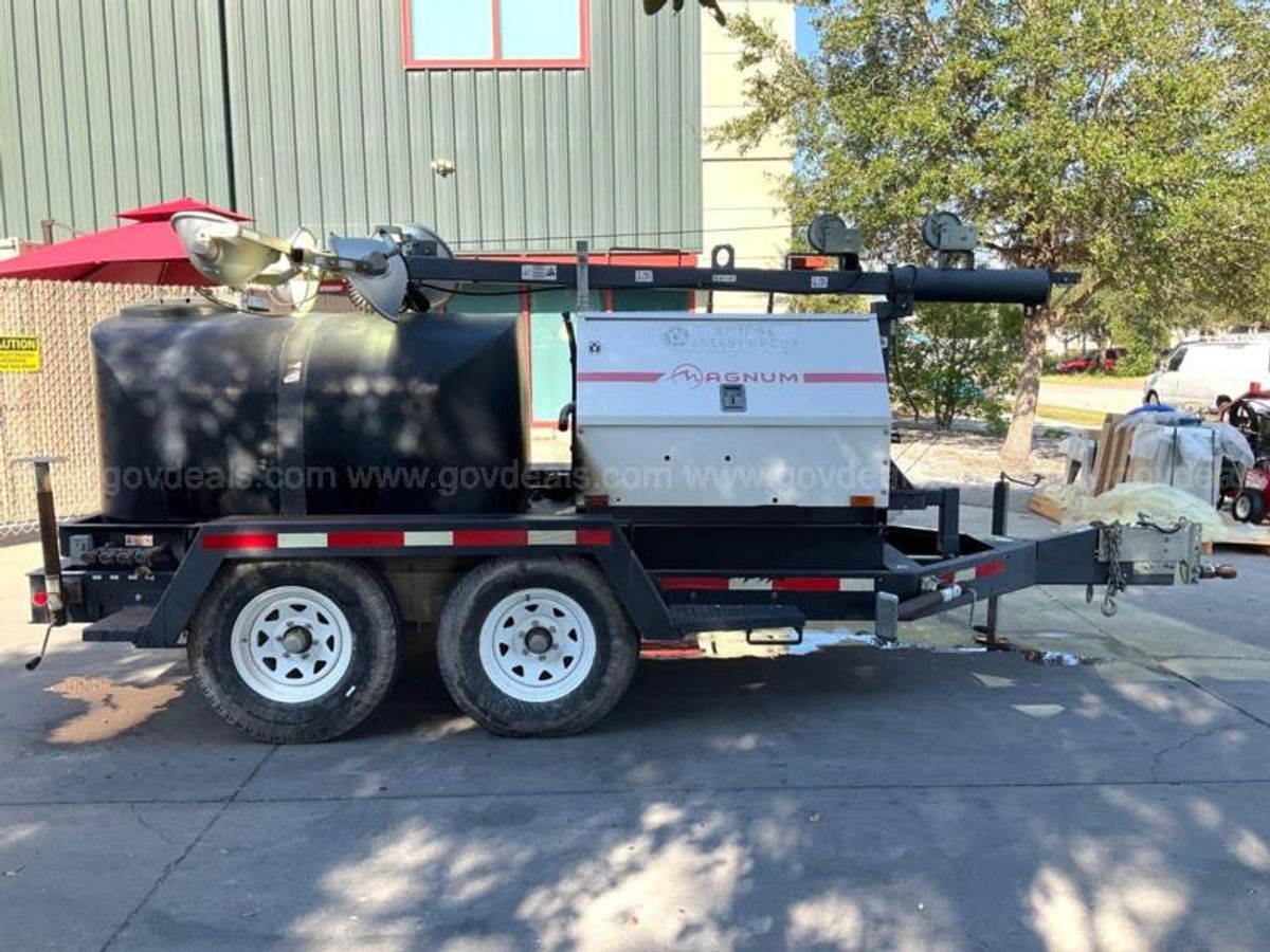 2013 MAGNUM MTT20 TRAILER WITH 20KW GENERATOR, WATER TANK, LIGHT TOWER ...