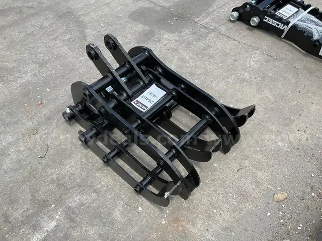 UNUSED 2025 GRABBER ATTACHMENT FOR MINI EXCAVATOR, FITS 1-2TON EXCAVATOR