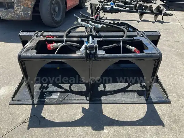UNUSED 2025 PLATE GRABBER ATTACHMENT MODEL GY X -PG44C FOR MINI SKID STEER, 44in