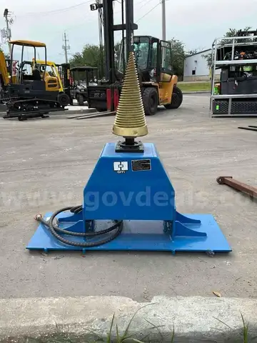 UNUSED 2025 LOG SPLITTER ATTACHMENT GY-LS43B FOR UNIVERSAL SKID STEER