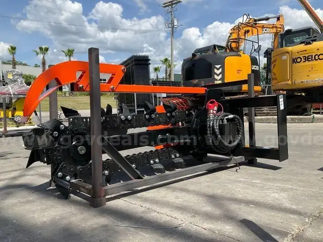 UNUSED 2025 TRENCHER GY-D39F ATTACHMENT FOR UNIVERSAL SKID STEER