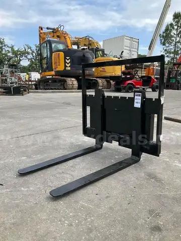 UNUSED 2025 FORK ATTACHMENT FOR MINI SKID STEER, FORKS APPROX 25in W