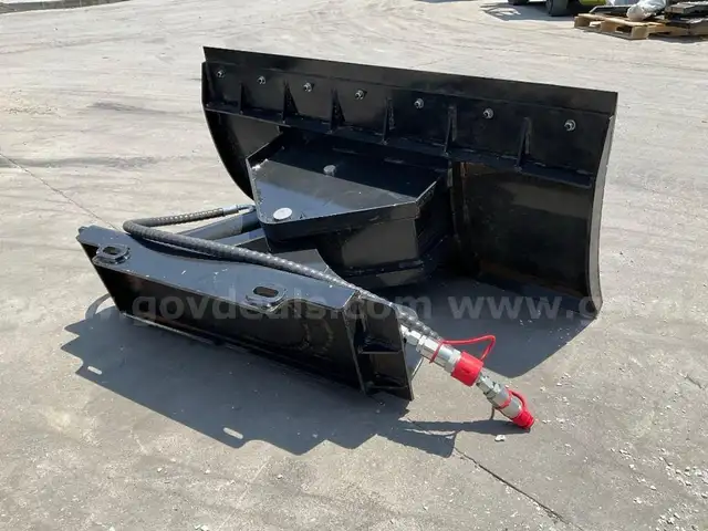 UNUSED 2025 SNOW SHOVEL ATTACHMENT MODEL GY-TXC FOR MINI SKID STEER