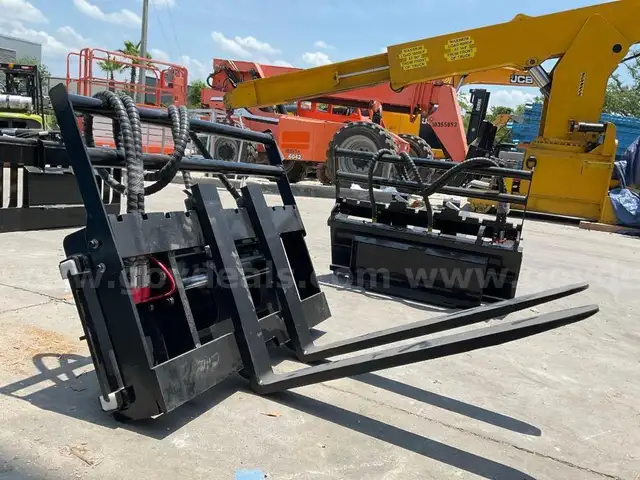 UNUSED 2025 SIDE SHIFT FORK ATTACHMENT FOR MINI SKID STEER