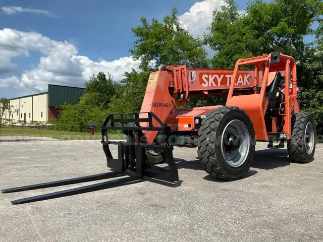 2014 JLG 8042 TELEHANDLER, CUMMINS DIESEL, RIGHT OFF THE JOB SITE,  APPROX. 8,000LB CAPACITY, 4X4 CRAB STEERING, RUNS &#x26;