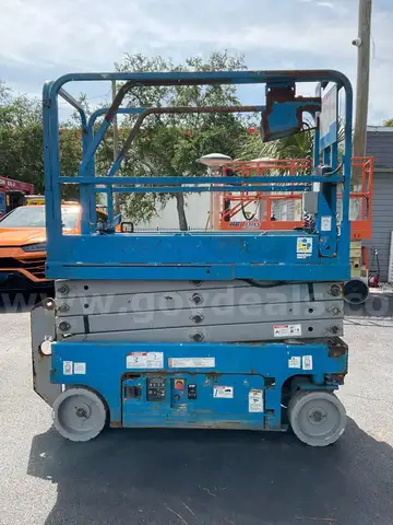 GENIE SCISSOR LIFT MODEL GS1930, ELECTRIC