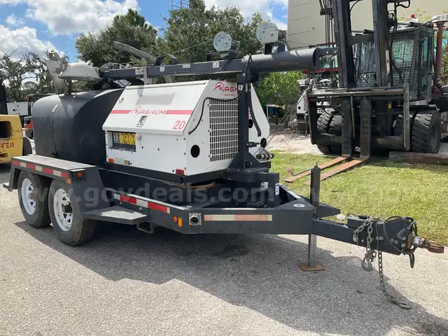 MAGNUM GENERATOR MODEL MTT20 WITH MAGNUM TRAILER