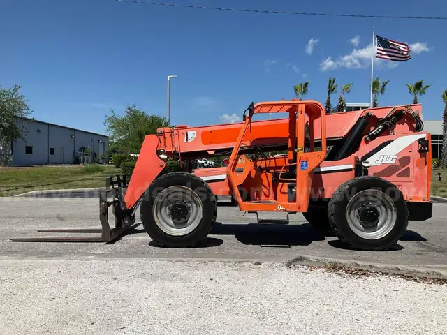 2014 JLG SKYTRAK TELEHANDLER MODEL 8042, CUMMINS DIESEL