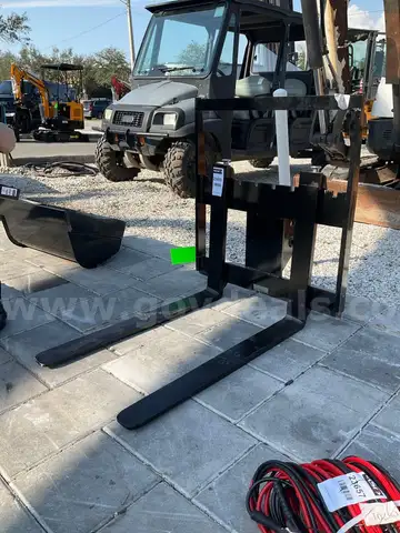 UNUSED 2025 FORKS ATTACHMENT FOR MINI EXCAVATOR