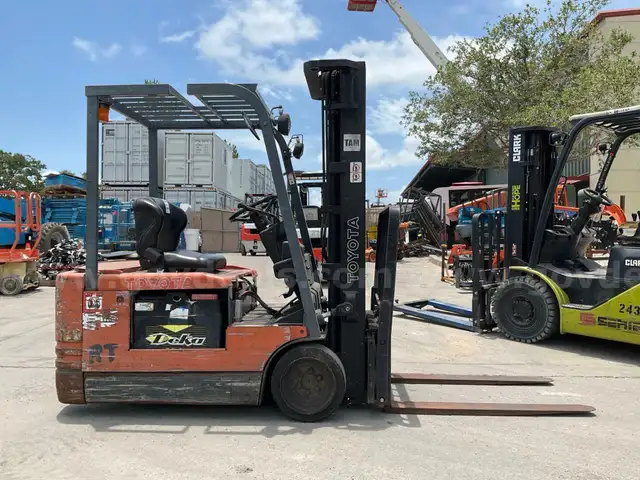 TOYOTA FORKLIFT MODEL 5FBE18, ELECTRIC