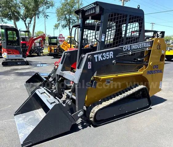 UNUSED CFG TK35R SKID STEER LOADER, RUBBER TRACKS, BUCKET ATTACHMENT