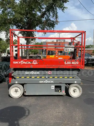 2015 SKYJACK 4620 ELECTRIC SCISSOR LIFT