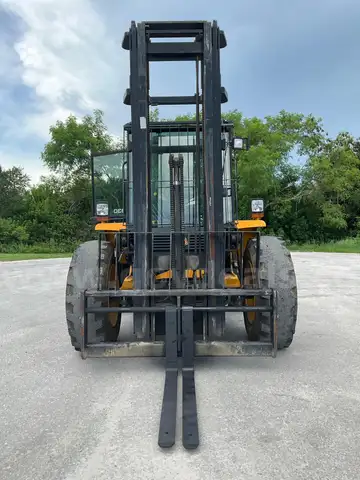 2015 JCB ROUGH TERRAIN FORKLIFT MODEL 930