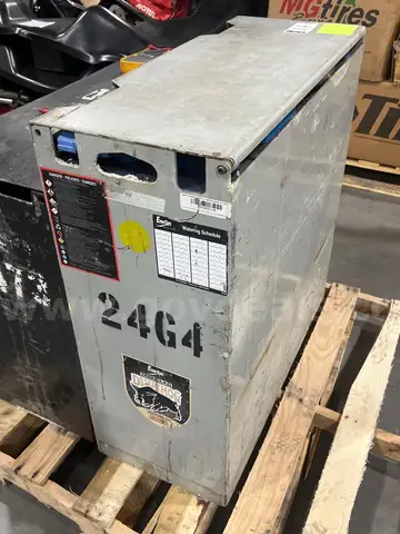 ( 1 ) ENERSYS IRONCLAD DESERT HOG FORKLIFT BATTERY