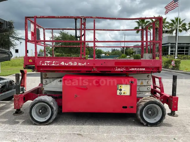 2015 MEC ROUGH TERRAIN SCISSOR LIFT MODEL 4069ERT