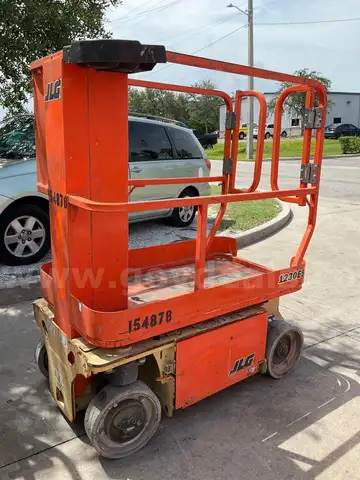 2015 JLG MANLIFT MODEL 1230ES