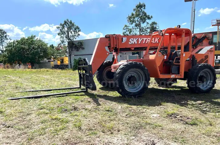2014 JLG SKYTRAK TELEHANDLER MODEL 8042, CUMMINS DIESEL