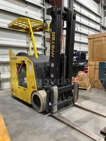 2021 HYSTER STAND ON FORKLIFT MODEL  E40HSD3-21, ELECTRIC