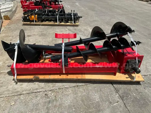 ( 1 ) NEW 2025 GIYI AUGER ATTACHMENT FOR SKID STEER, BITS APPROX 8in / 12in &#x26; 16in