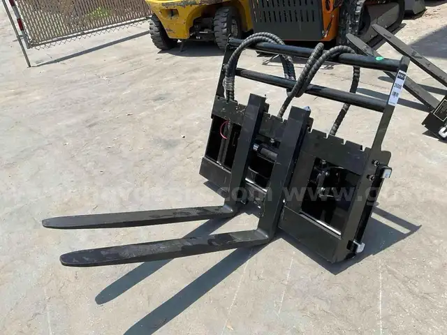 NEW 2025 GIYI SIDE SHIFT FORK ATTACHMENT MODEL GY-CYHC FOR MINI SKID STEER