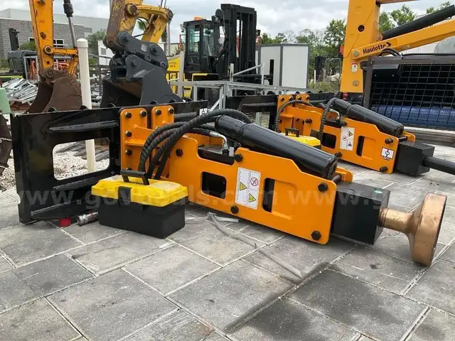 NEW 2025 POST DRIVER ATTACHMENT FOR UNIVERSAL SKID STEER