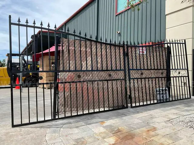 NEW 2025 IRANCH IRIG-IRON BI-PARTING IRON GATE, APPROX 20FT