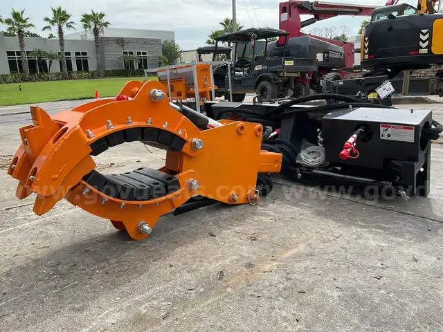 UNUSED LANDHONOR ROTATING GRAPPLE ATTACHMENT FOR UNIVERSAL SKID STEER