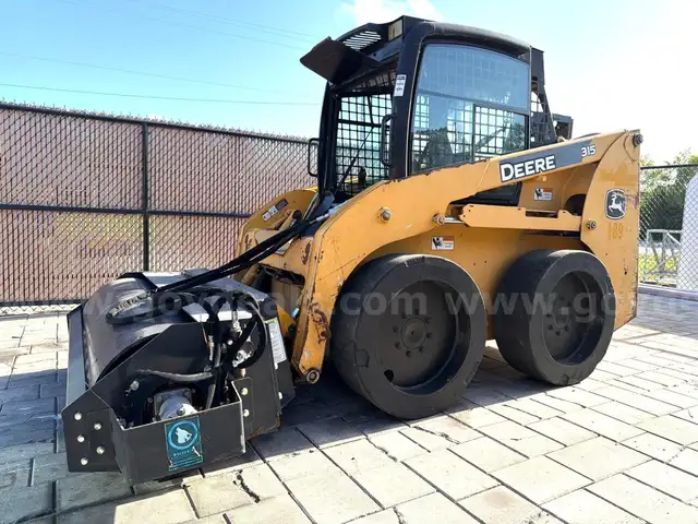JOHN DEERE SKID STEER MODEL 315, DIESEL, ENCLOSED CAB , UNUSED ROLLER ATTACHMENT, SMOOTH TIRES, RUNS AND OPERATES
