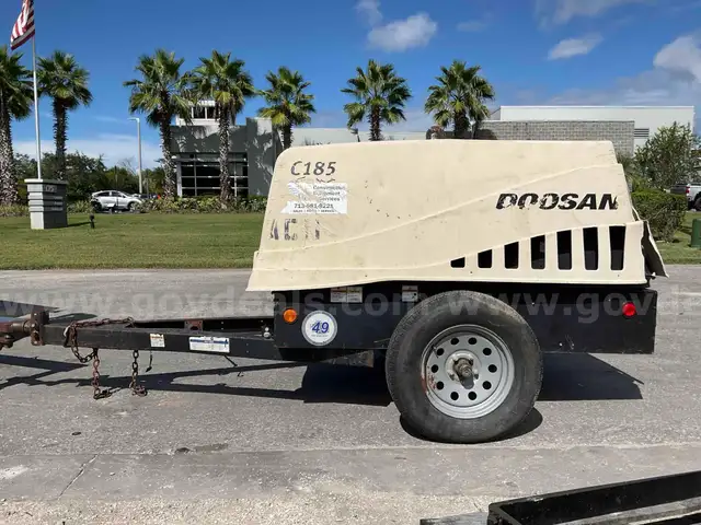 2015 DOOSAN INFRACORE PORTABLE AIR COMPRESSOR