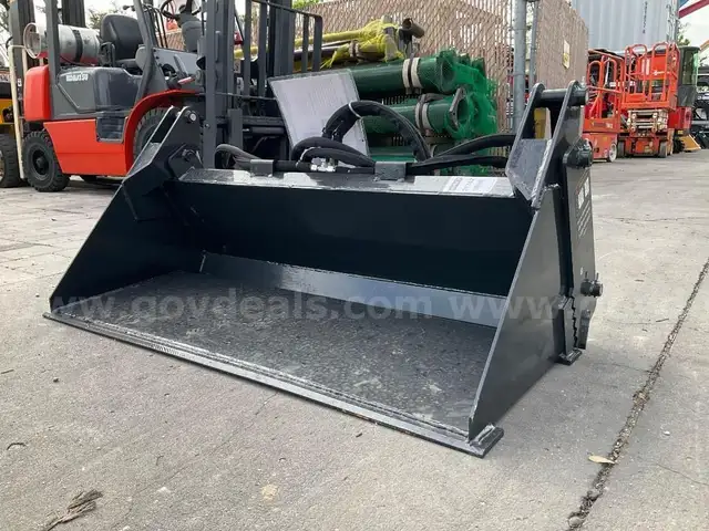 UNUSED 2025 WOLVERINE MINI COMBINATION BUCKET ATTACHMENT MODEL MCB-11-48W FOR SKID STEER, 48in W