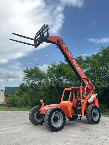 2015 JLG SKYTRAK TELEHANDLER MODEL 8042, CUMMINS DIESEL, LOW HOURS SHOWING