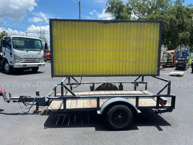 TRAILER MOUNTED LIGHT MESSAGE BOARD SIGN