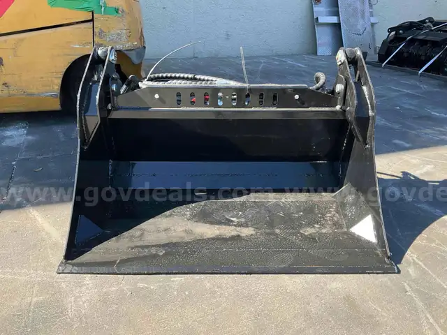 NEW 2025 4-IN-1 BUCKET ATTACHMENT MODEL FT-XKH39F FOR MINI SKID STEER