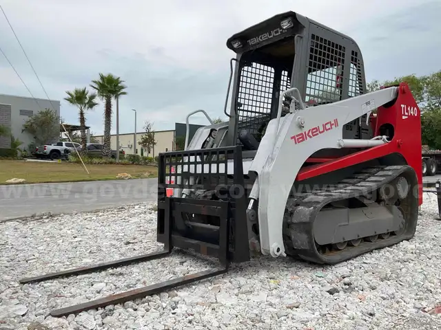 TAKEUCHI MULTI TERRAIN SKID STEER LOADER MODEL TL140, DIESEL