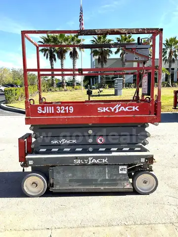 2016 SKYJACK SCISSOR LIFT MODEL SJIII3219, ELECTRIC, MAX PLATFORM HEIGHT 19FT