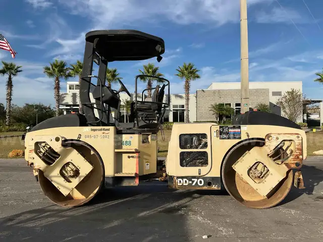 INGERSOLL RAND DD-70 , DIESEL, SMOOTH ROLLER COMPATCTOR